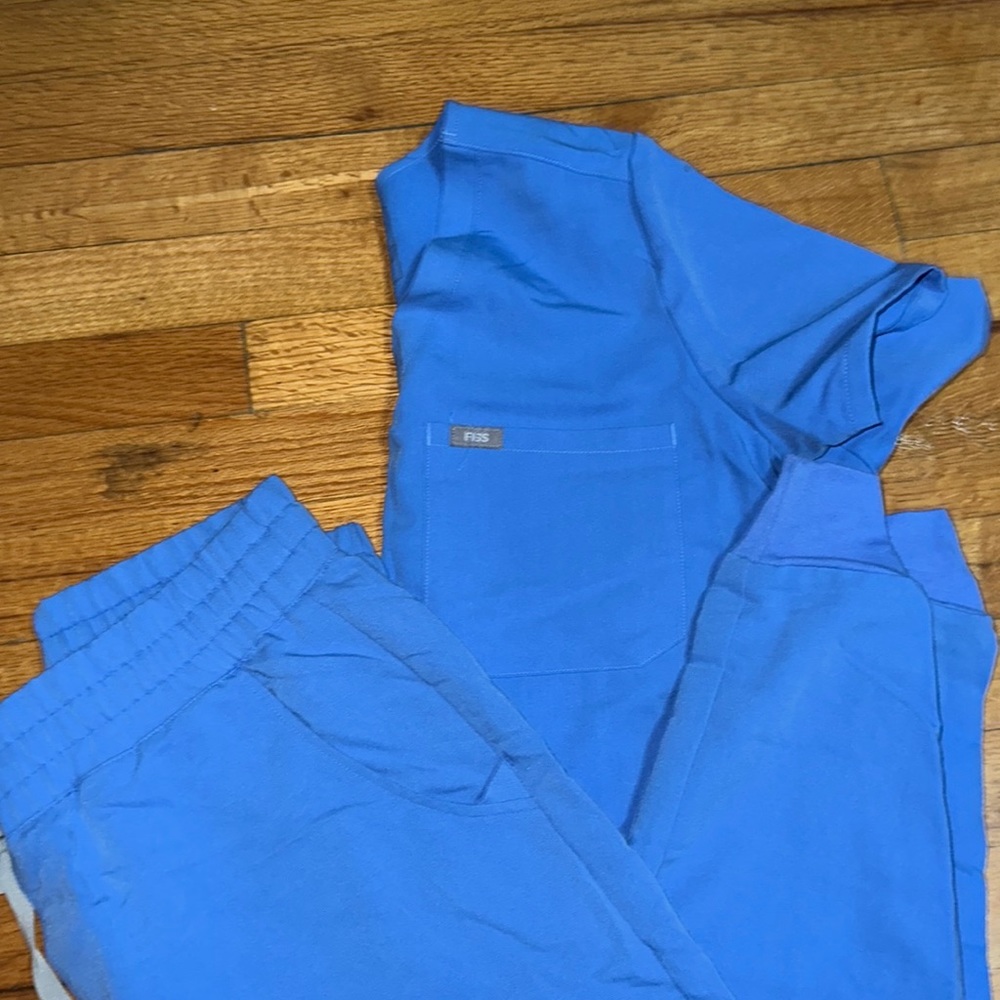 Figs small scrub top and medium bottoms set